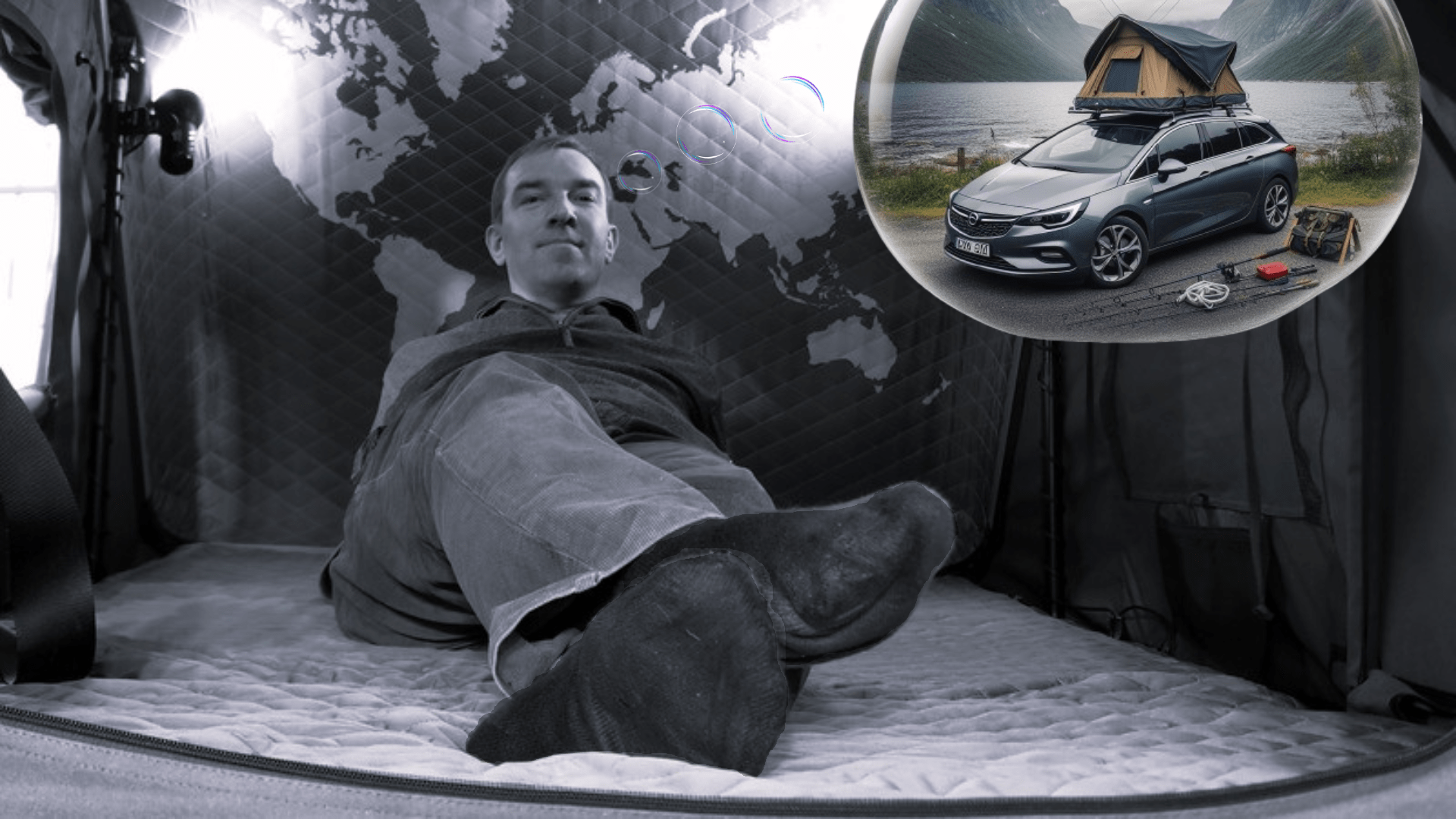 Ein Mann hat den Traum vom Angeln mit Dachzelt auf seinem Auto, während er gerade in einem solchen Probe liegt.