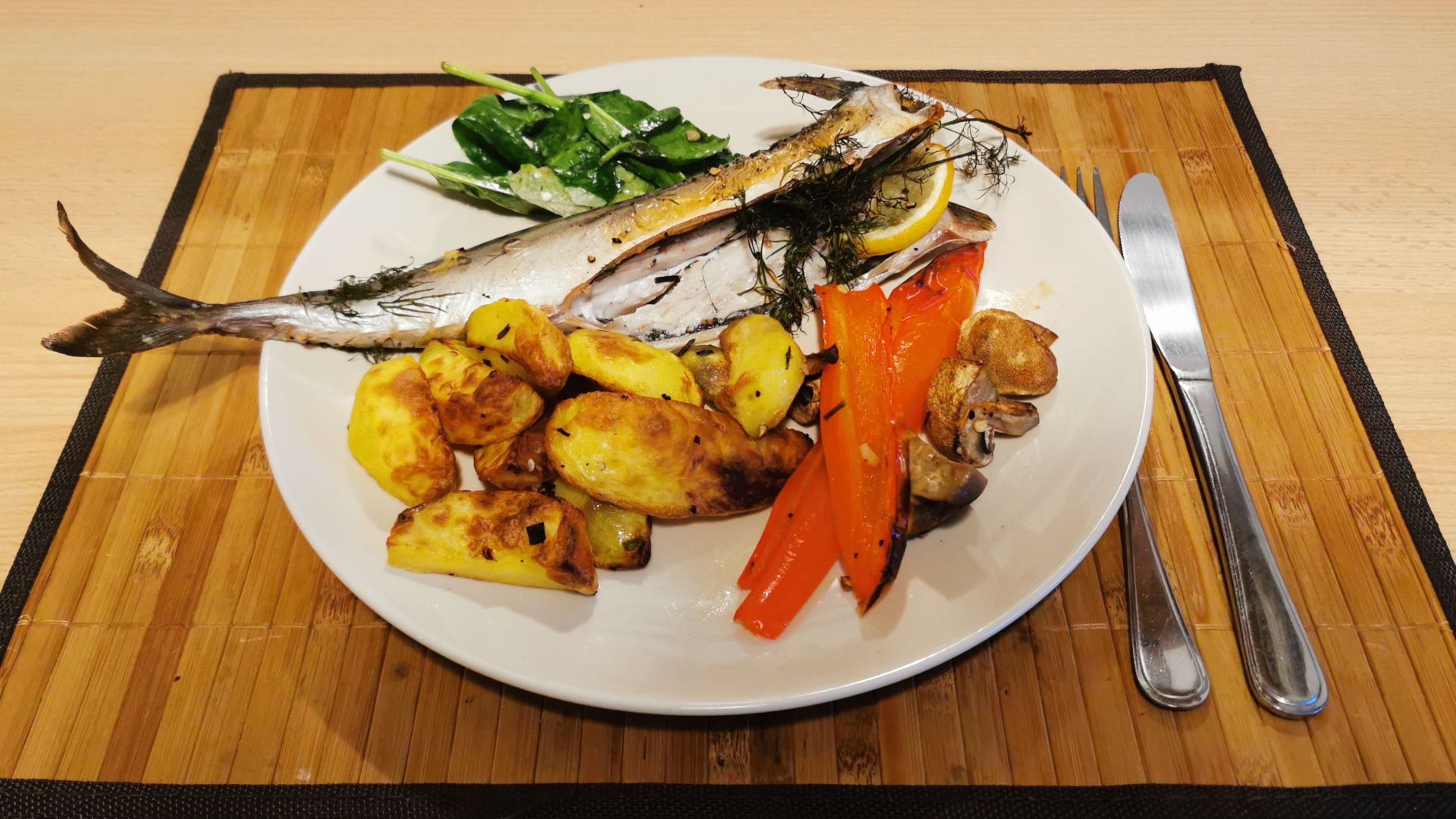 FISCHREZEPT - Ofen-Makrele mit Zitronen-Knoblauchgemüse & Kräuterkartoffeln FISCHREZEPT - Ofen-Makrele mit Zitronen-Knoblauchgemüse & Kräuterkartoffeln