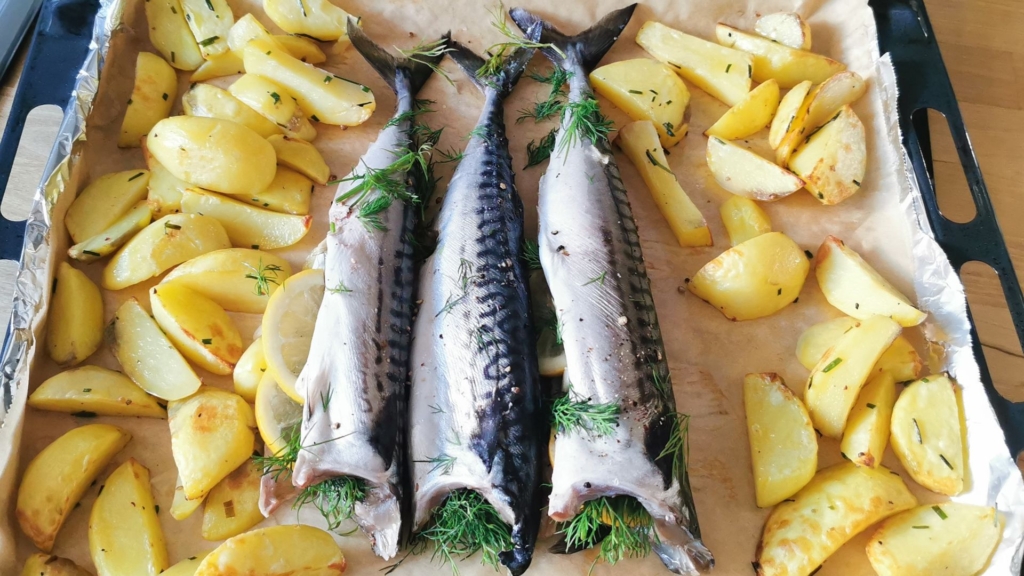 FISCHREZEPT - Ofen-Makrele mit Zitronen-Knoblauchgemüse & Kräuterkartoffeln FISCHREZEPT - Ofen-Makrele mit Zitronen-Knoblauchgemüse & Kräuterkartoffeln
