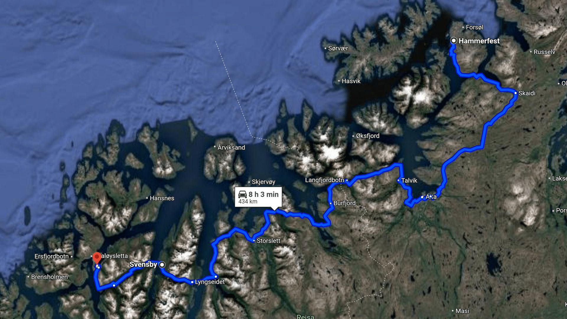 Kartenausschnitt in Vogelperspektive zeigt die Route von Hammerfest nach Tromsø entlang der Küste