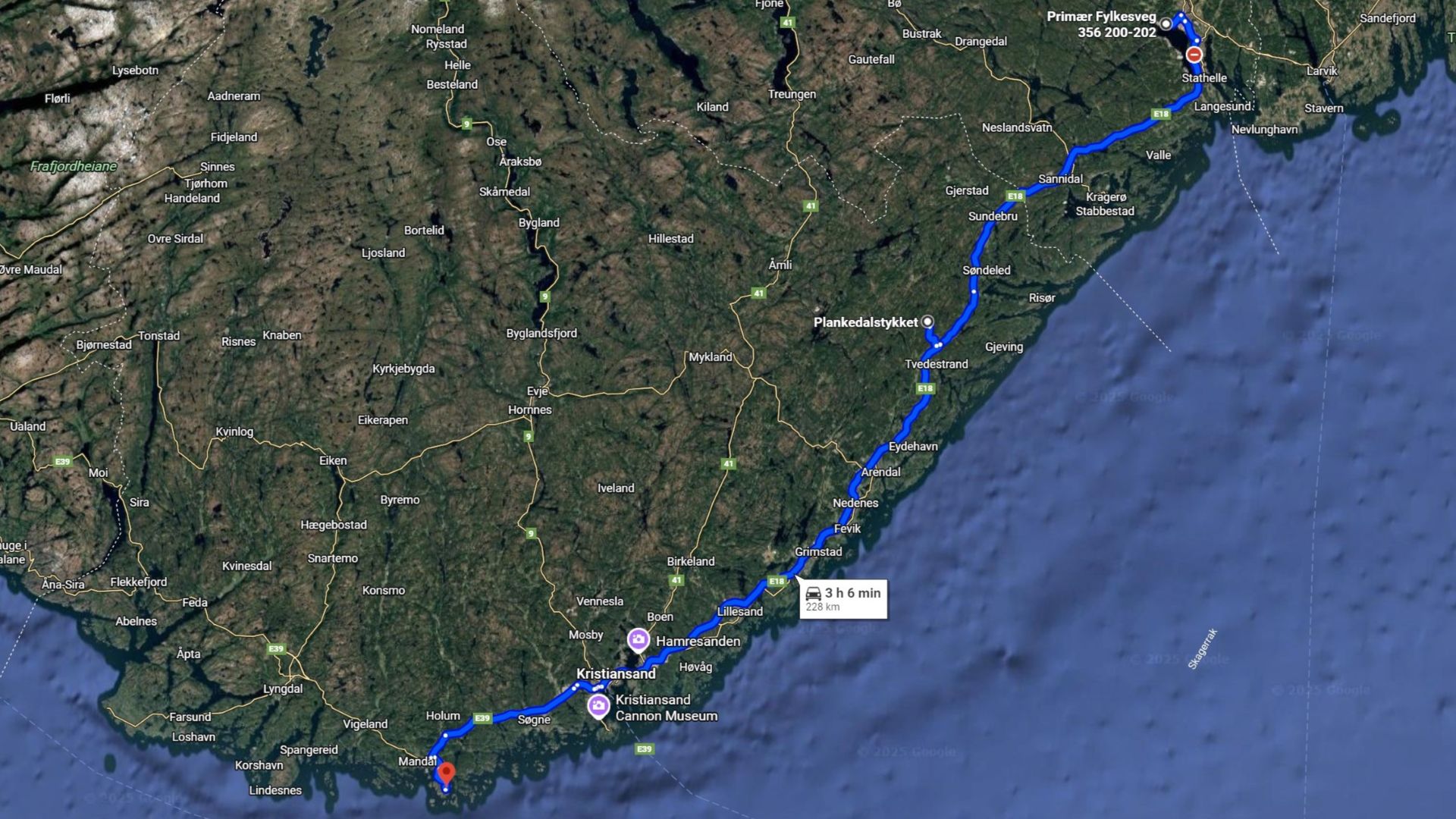 Luftaufnahme mit eingezeichneter Reiseroute der dritten Etappe Angeln mit Dachzelt 2025 - von Skien über Risør nach Mandal im Süden Norwegens